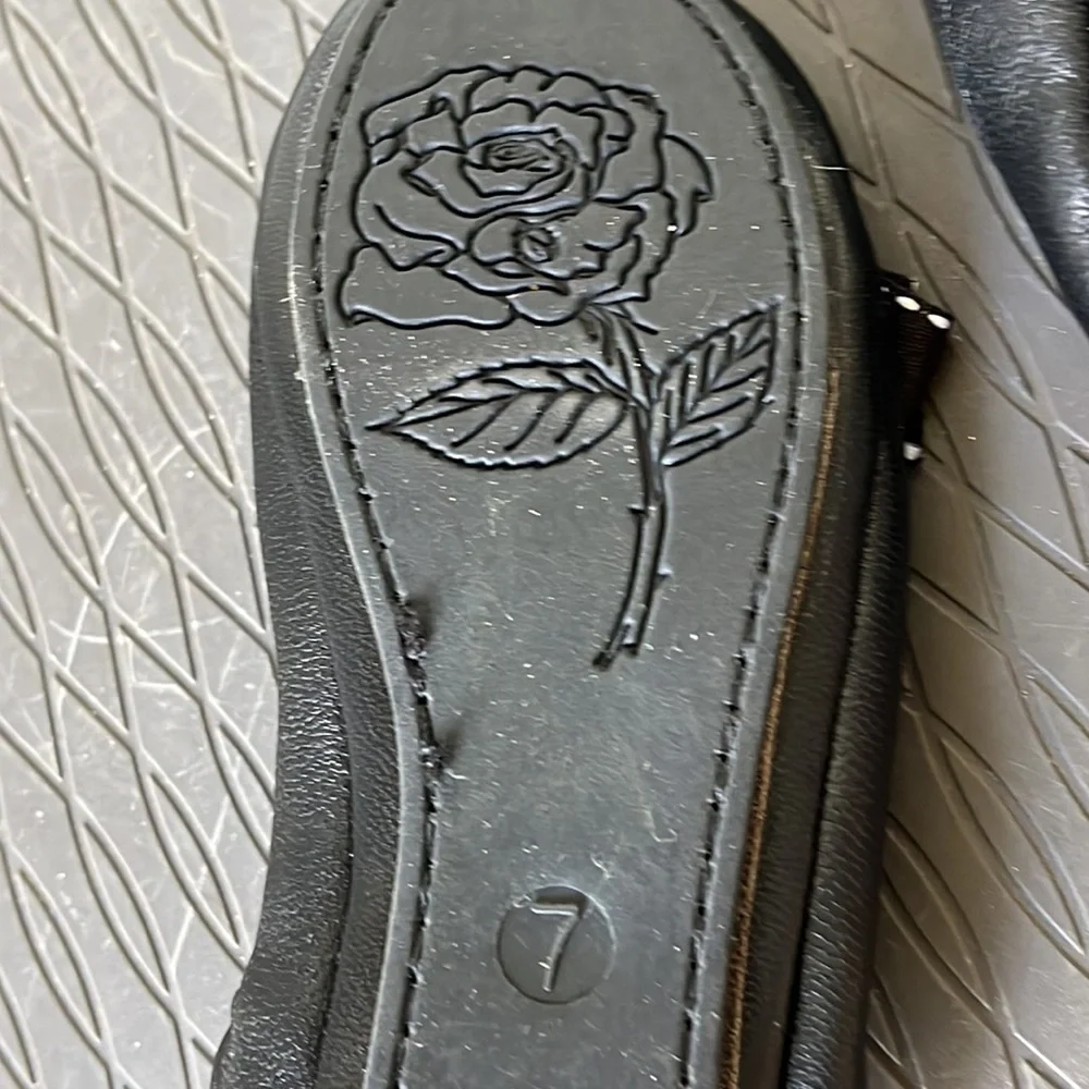2 Scoops Lambskin ballet flats Almond toe bow black white Size 7
